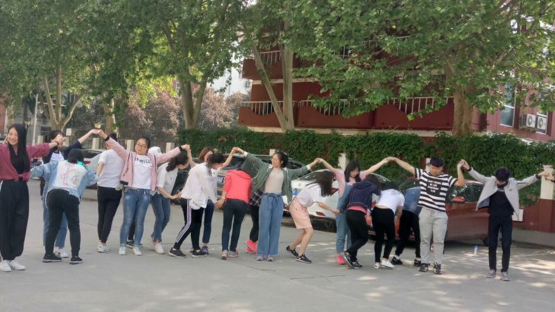 我校開展“莫負(fù)好時光”團體心理輔導(dǎo)活動2